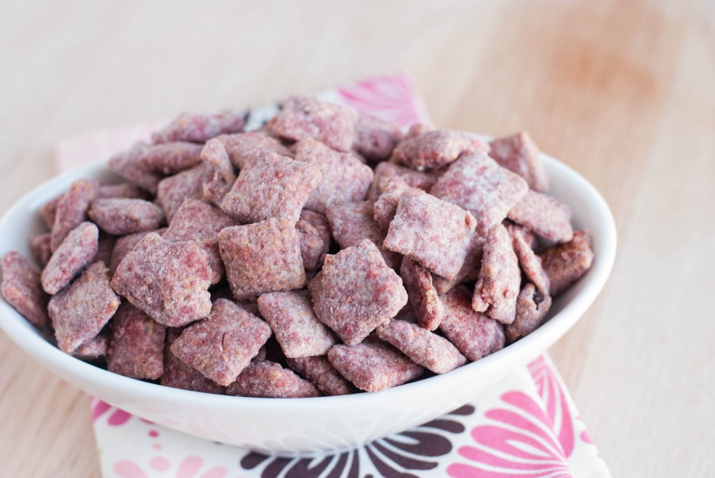 Red Velvet Chex Mix (3 of 4)