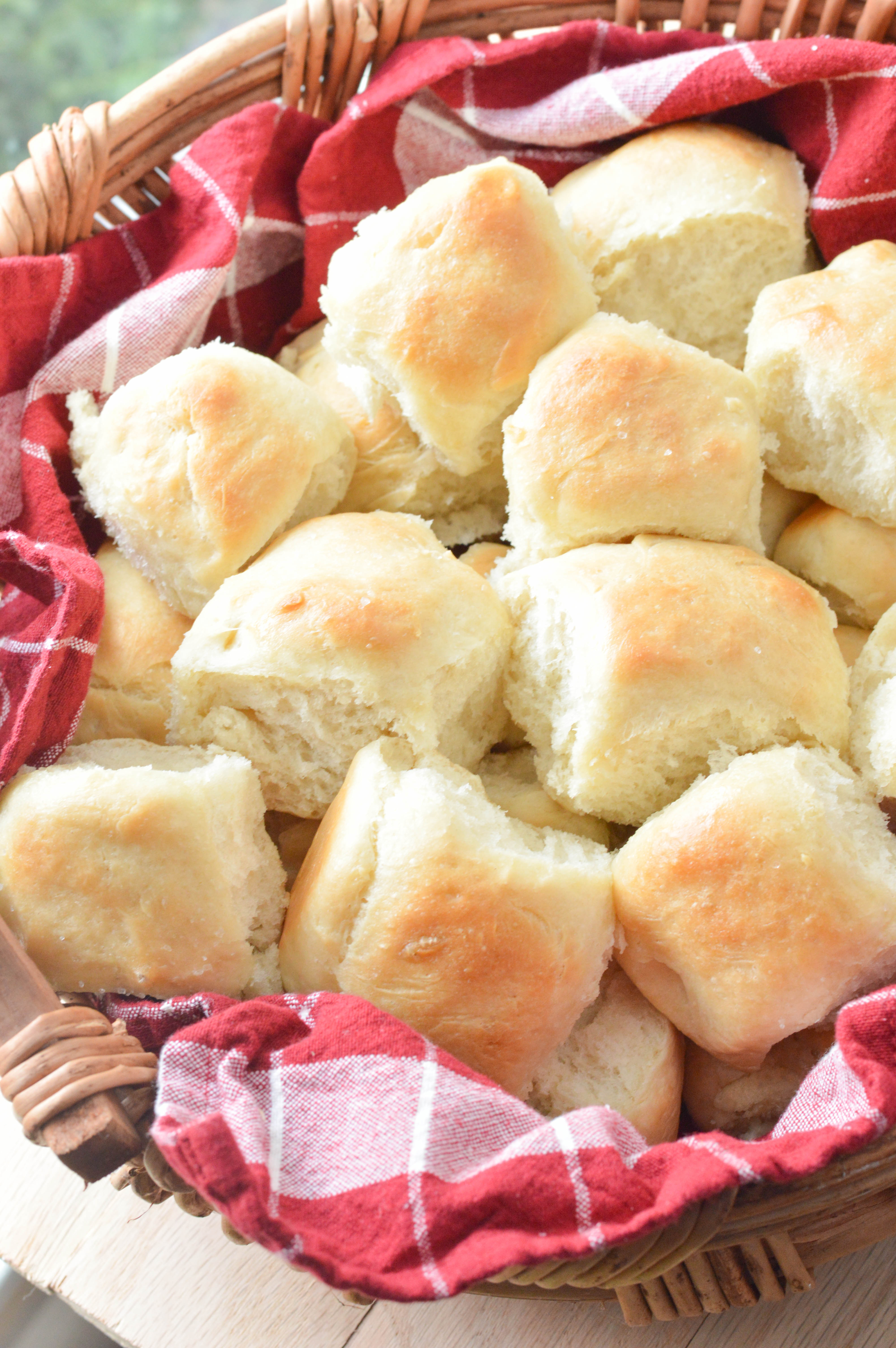 One Hour Fluffy Dinner Rolls