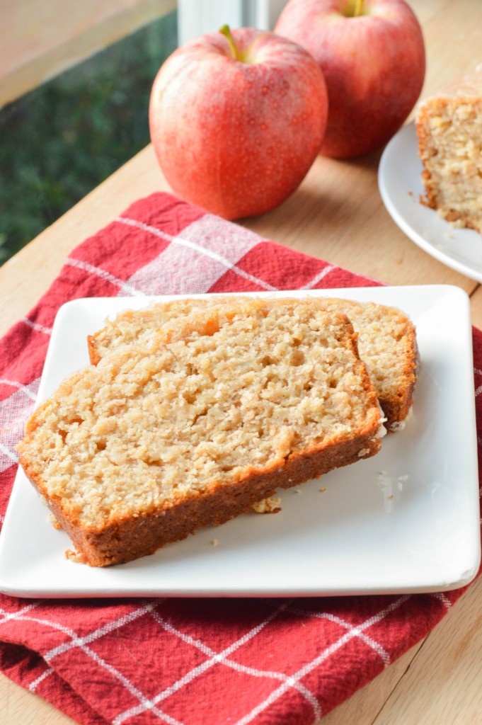 Glazed Apple Cinnamon Bread {Macaroni and Cheesecake} 