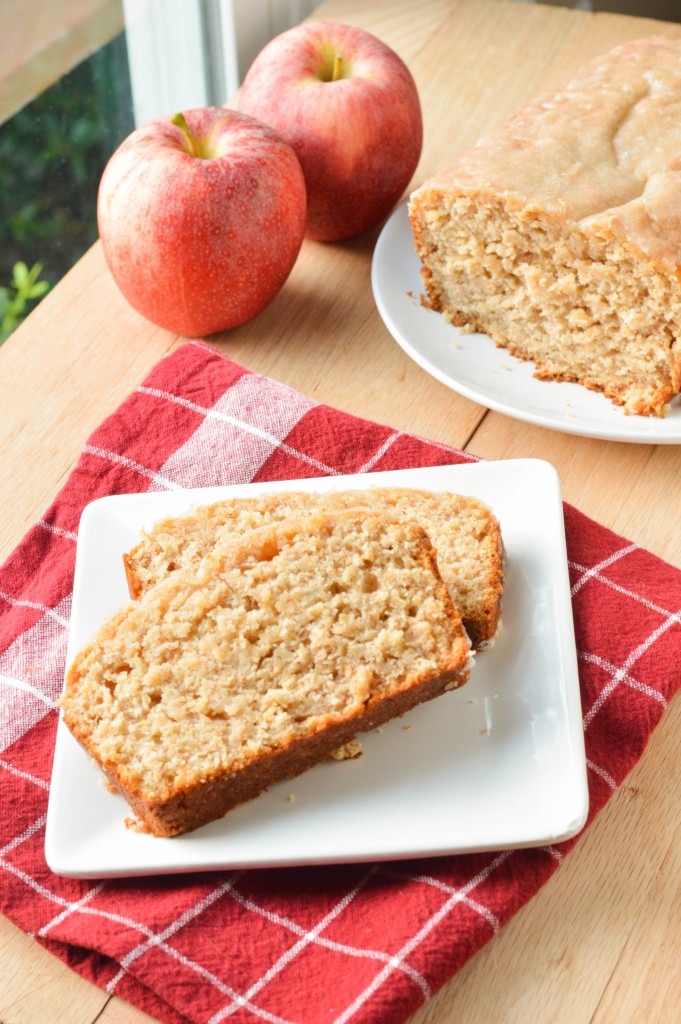 Glazed Apple Cinnamon Bread {Macaroni and Cheesecake} 