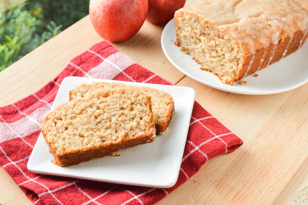 Glazed Apple Cinnamon Bread {Macaroni and Cheesecake} 