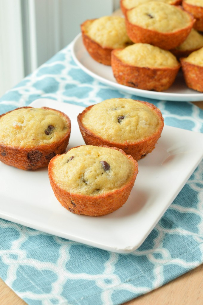 Chocolate Chip Buttermilk Banana Bread Muffins {Macaroni and Cheesecake} 