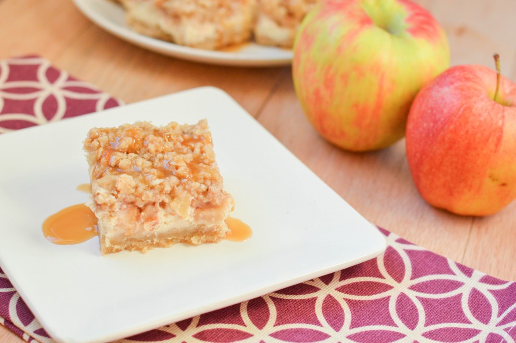 Caramel Apple Cheesecake Bars {Macaroni and Cheesecake} 