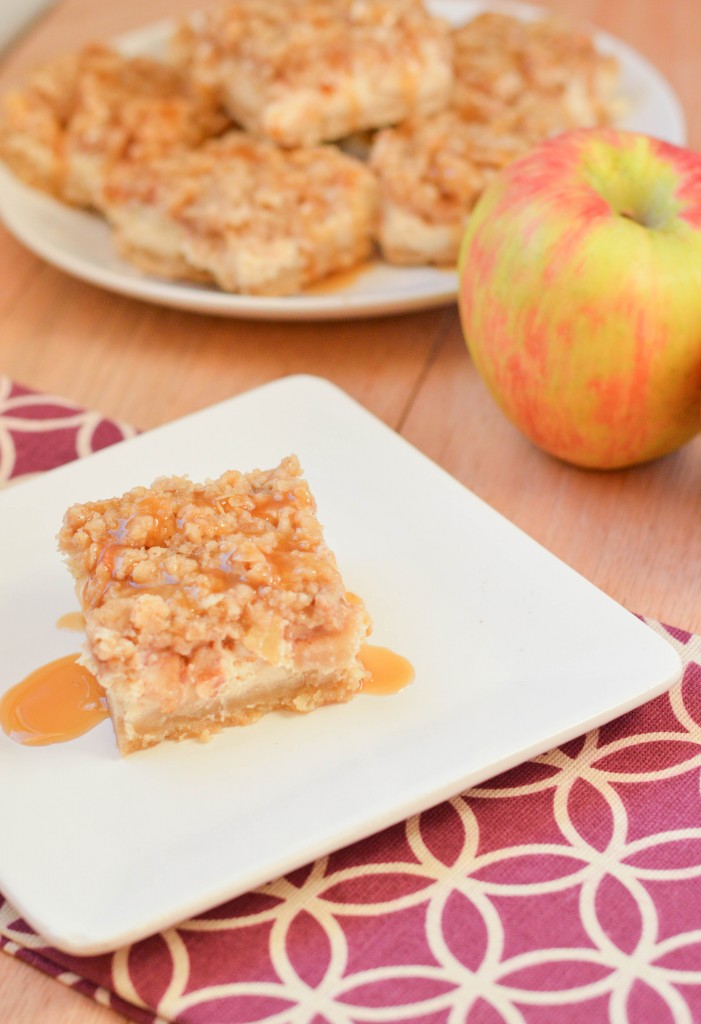 Caramel Apple Cheesecake Bars {Macaroni and Cheesecake} 