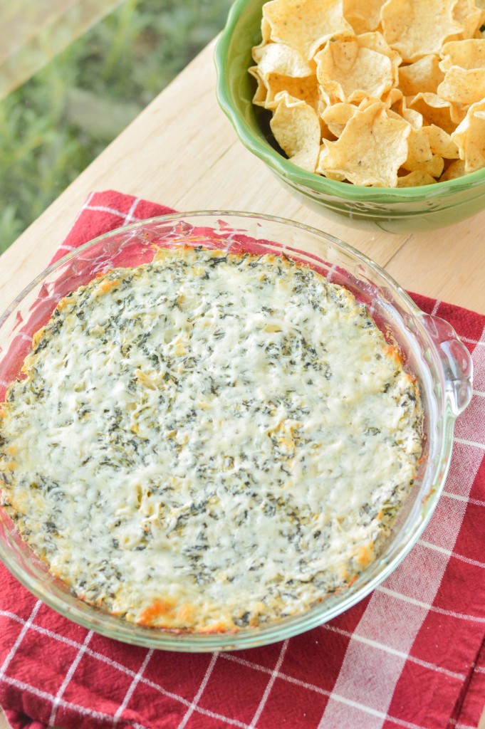 Baked Spinach Artichoke Dip {Macaroni and Cheesecake} 