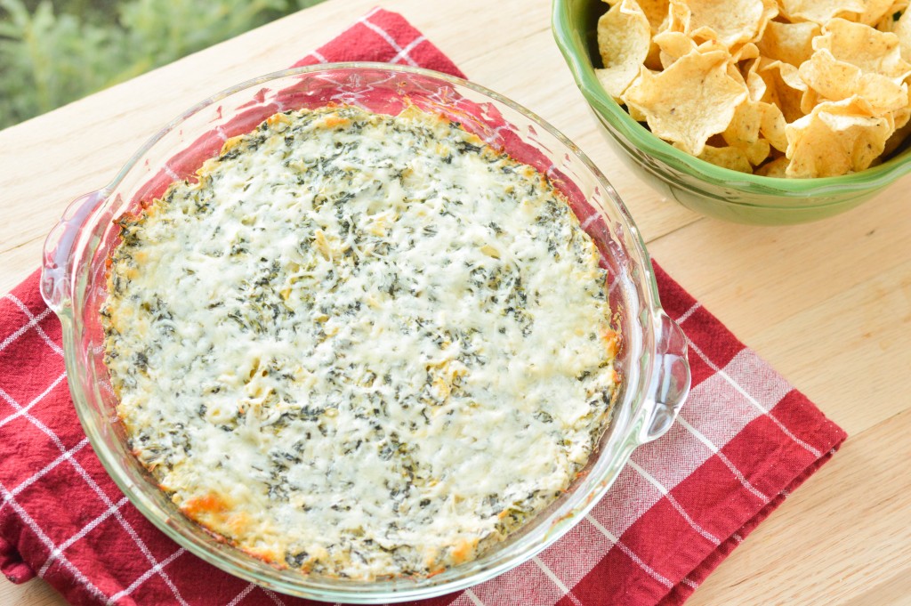 Baked Spinach Artichoke Dip {Macaroni and Cheesecake} 