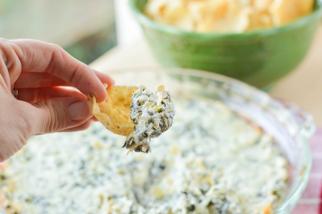 Baked Spinach Artichoke Dip {Macaroni and Cheesecake} 