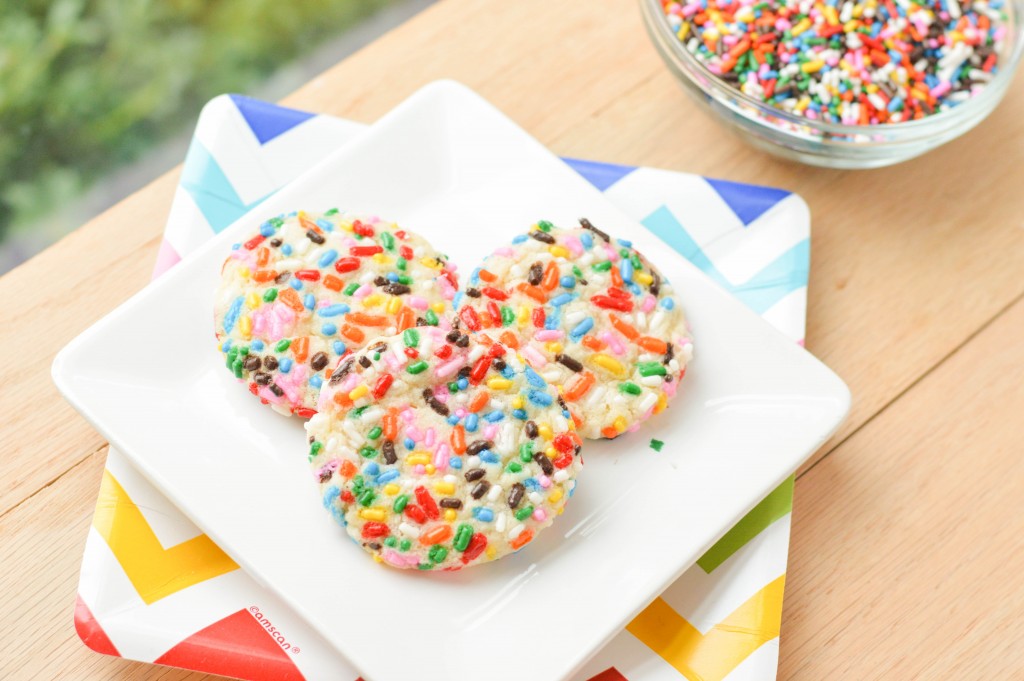 Sprinkle Sugar Cookies {Macaroni and Cheesecake} 
