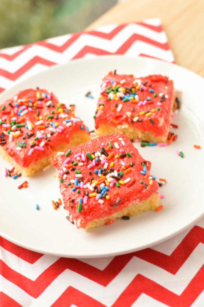 Frosted Sugar Cookie Bars {Macaroni and Cheesecake} 
