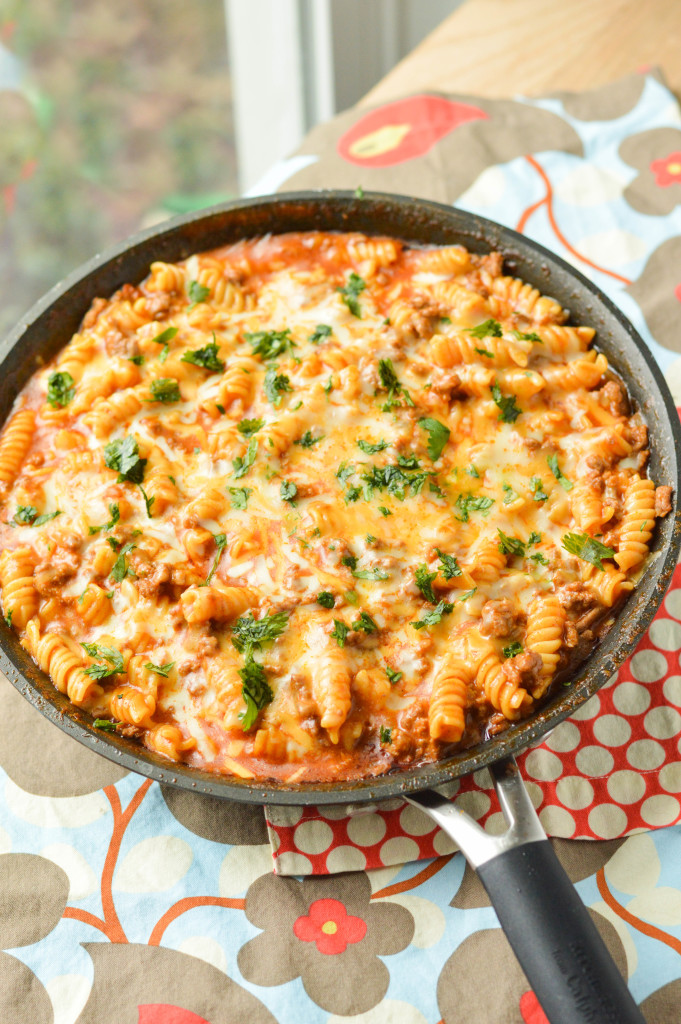 Enchilada Pasta Skillet {Macaroni and Cheesecake} 