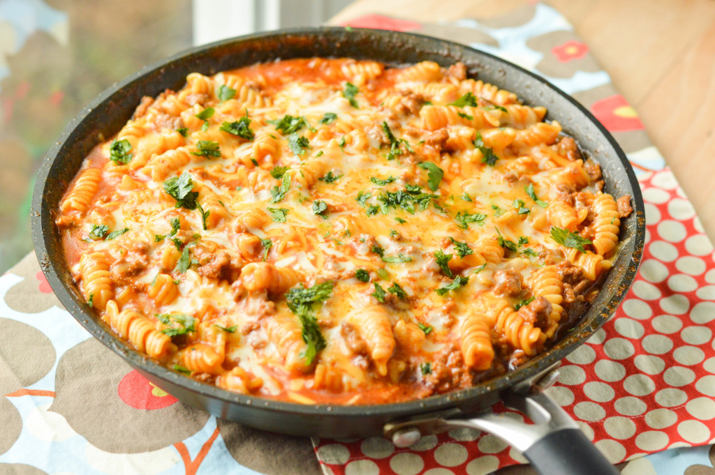 Enchilada Pasta Skillet {Macaroni and Cheesecake} 