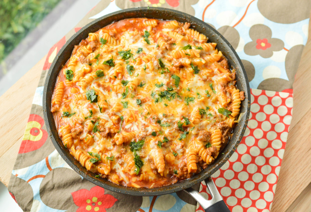 Enchilada Pasta Skillet {Macaroni and Cheesecake} 