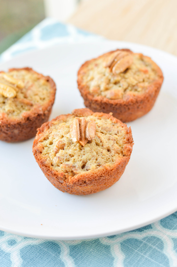 Pecan Pie Muffins {Macaroni and Cheesecake} 