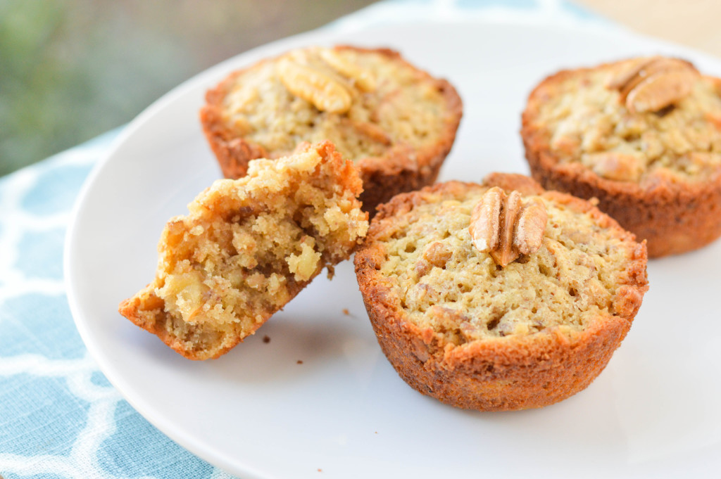 Pecan Pie Muffins {Macaroni and Cheesecake} 