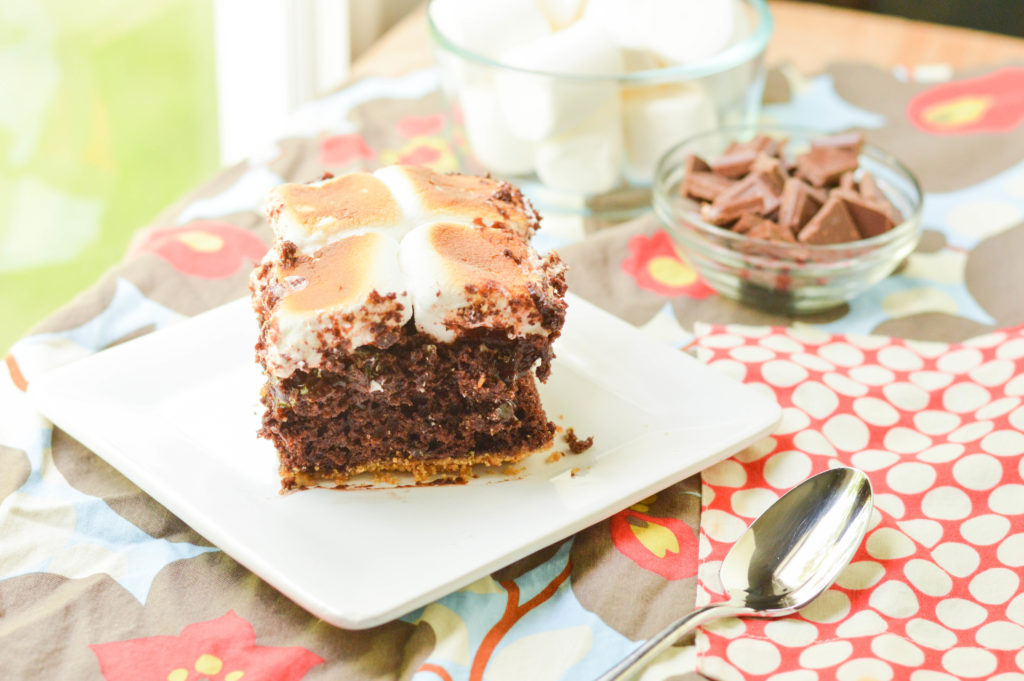 S'mores Poke Cake {Macaroni and Cheesecake} 