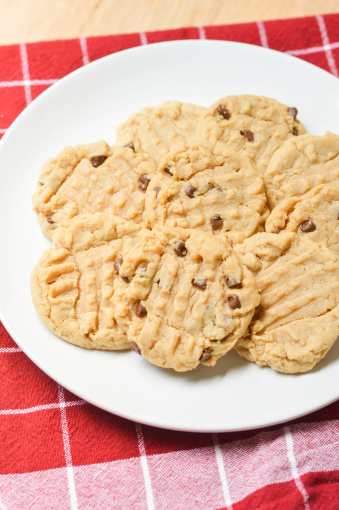 Irresistible Peanut Butter Cookies {Macaroni and Cheesecake} 