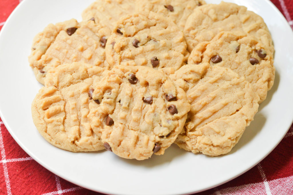 Irresistible Peanut Butter Cookies {Macaroni and Cheesecake} 