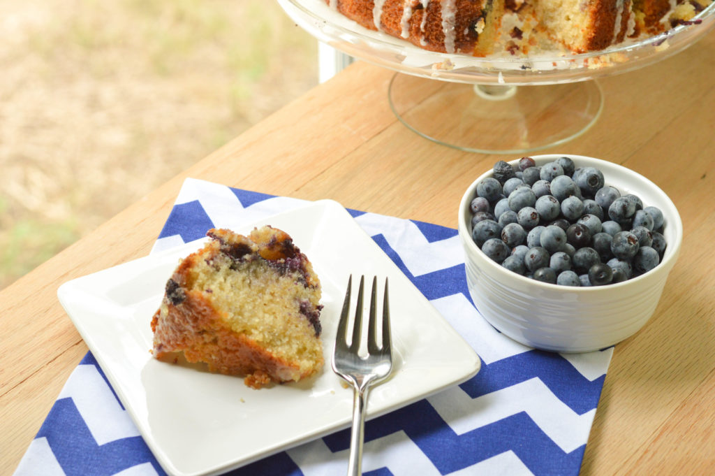 Blueberry Muffin Cake {Macaroni and Cheesecake} 