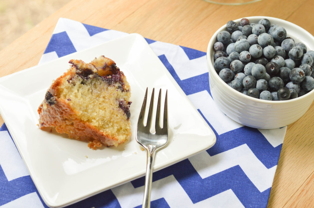 Blueberry Muffin Cake {Macaroni and Cheesecake} 