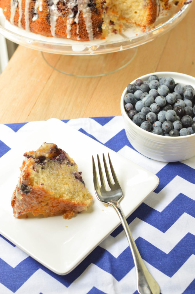 Blueberry Muffin Cake {Macaroni and Cheesecake} 