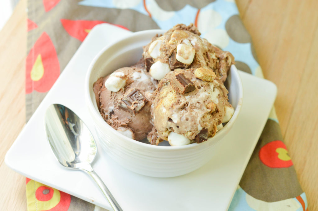 S'mores No Churn Ice Cream {Macaroni and Cheesecake} 