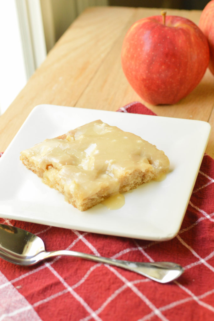 Caramel Apple Sheet Cake {Macaroni and Cheesecake} 