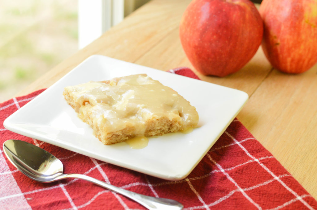 Caramel Apple Sheet Cake {Macaroni and Cheesecake} 