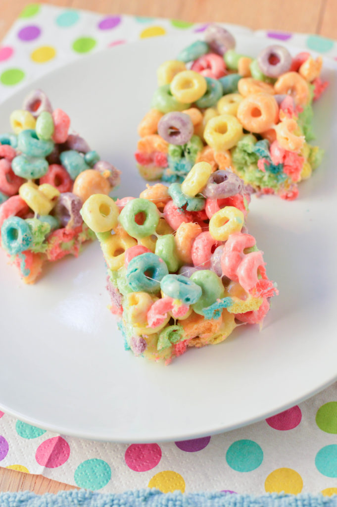 Rainbow Cereal Treats {Macaroni and Cheesecake} 