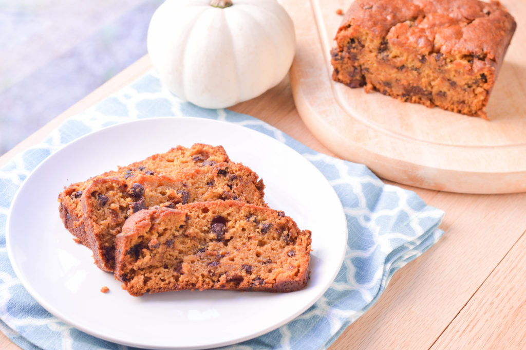 Pumpkin Chocolate Chip Bread {Macaroni and Cheesecake} 