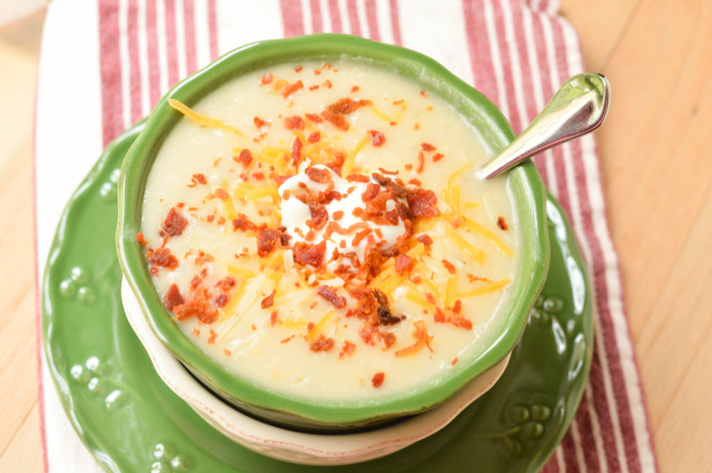 Slow Cooker Loaded Potato Soup {Macaroni and Cheesecake} 