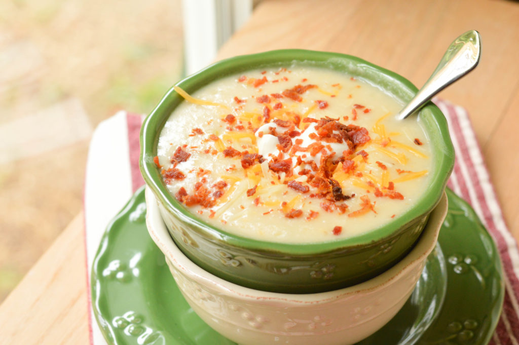 Slow Cooker Loaded Potato Soup {Macaroni and Cheesecake} 