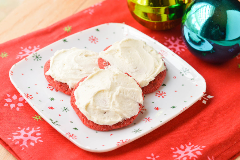 Red Velvet Sugar Cookies {Macaroni and Cheesecake}