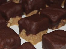 Chocolate Covered Peanut Butter Cheesecake Bites