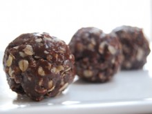 Raw Chocolate Coconut Bites