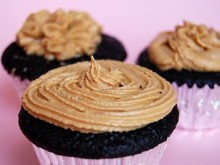One Bowl Chocolate Cupcakes with Peanut Butter Frosting