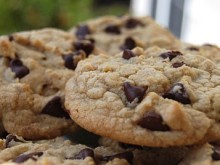 Thick & Chewy Chocolate Chip Cookies