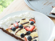 Banana Split Brownie Pizza