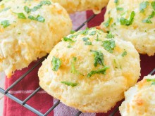 Copycat Red Lobster Cheddar Biscuits