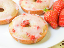 Baked Strawberry Buttermilk Donuts